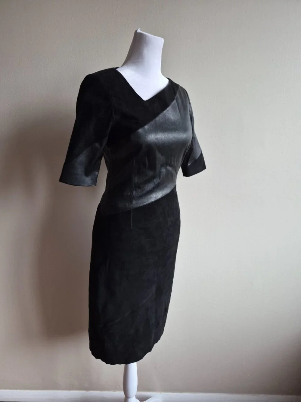 New Elie Tahari Black Suede & Leather Dress Size 0 - Picture 3 of 15